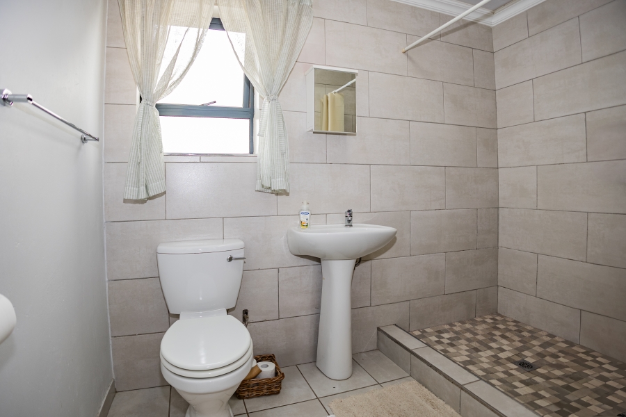 5 Bedroom Property for Sale in Loucharmante Western Cape